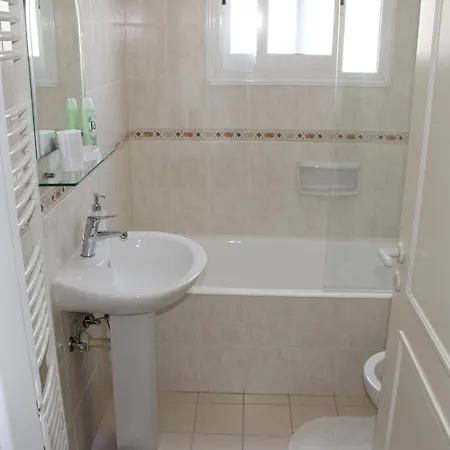 Paradise Gardens Holiday Apartment *